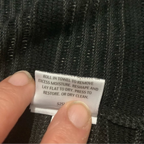 Eileen Fisher sz. PM, Black, 70% Silk, 30% Viscose, bat sleeve, Reg.wear, GUC - Picture 5 of 7